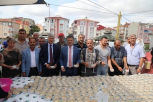 Başkan Çetin Pazarcılar Derneğinin Aşure Etkinliğine katılım sağladı