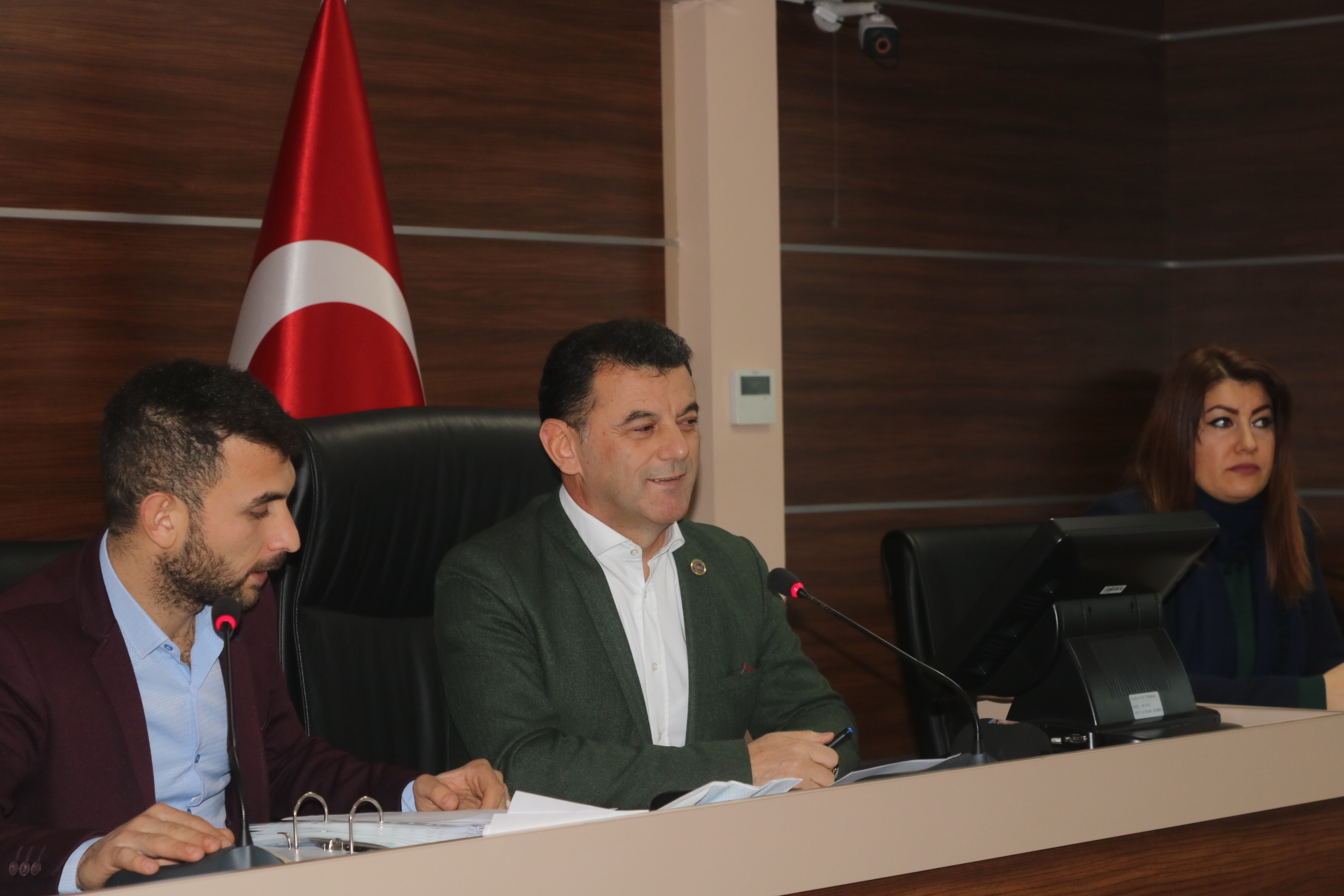 “BİZ YERİMİZİ HAZIRLAYALIM”