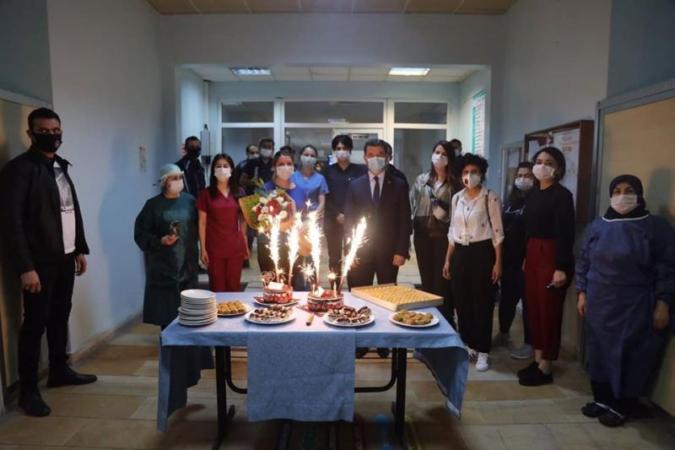 Başkan Çetin’den Hemşirelere Pastalı Kutlama