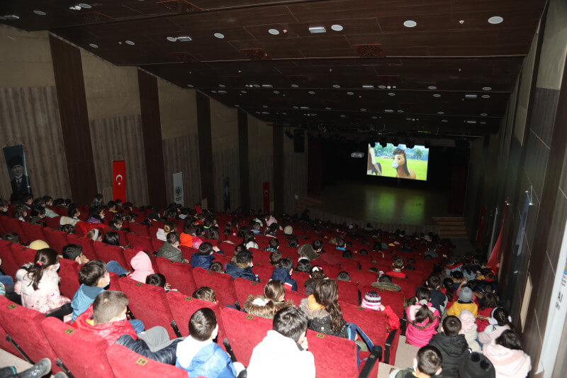Kapaklı Belediyesi tarafından Şubat ayı kültür sanat etkinlikleri kapsamında “Sagu Pagu” ve “Doru” adlı çocuk filmleri gösterildi.