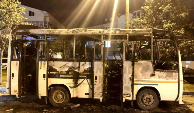 Çorlu’da Minibüs Yangını: Kundaklama Şüphesi
