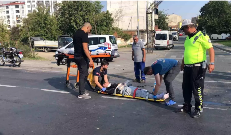 Motosiklet-Minibüs Çarpıştı 1 Yaralı