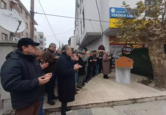 Evinde ölü bulunan hemşire Begüm Tonguz’un cenazesi toprağa verildi