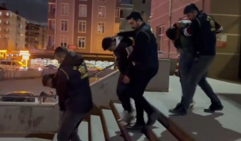 Zincir market hırsızları polisten kaçamadı