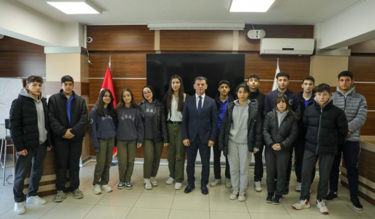 Başarılı Öğrencilerden Başkan Çetin’e Ziyaret