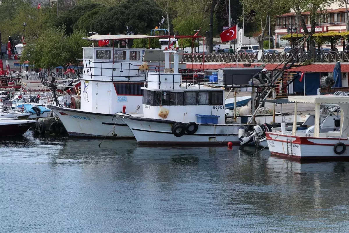 Marmara Denizi’nde etkili poyraz nedeniyle Tekirdağlı balıkçılar 3 gündür denize açılamıyor
