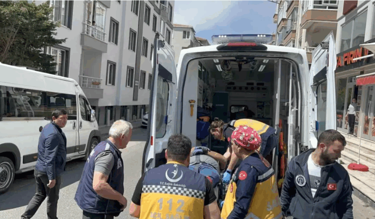 1,5 metre yükseklikten düşen işçi yaralandı