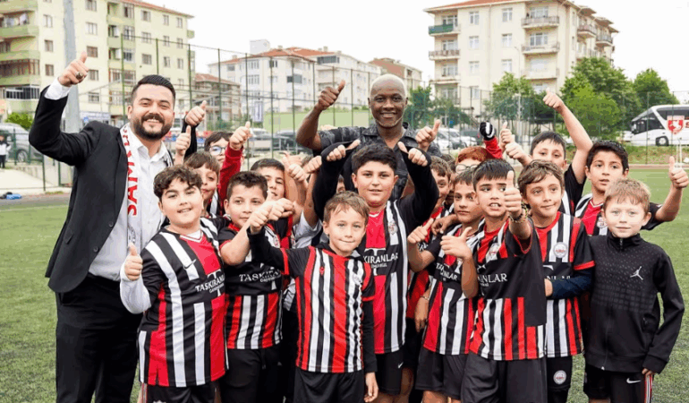 Efsane Futbolcu Yattara Kapaklı’da Gençlerle Buluştu