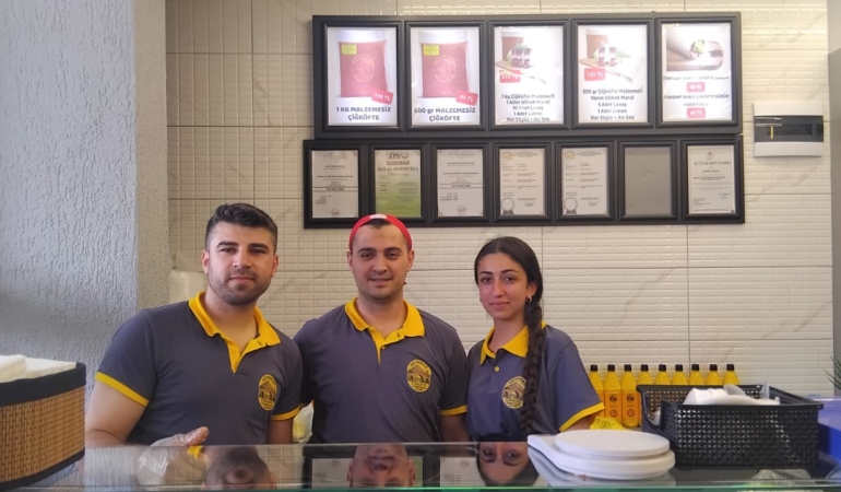 Kapaklı’da Çiğköfte Ziyafeti Başladı: Adıyaman Çiğköfte Fabrikası Gurme Hizmete Açıldı!