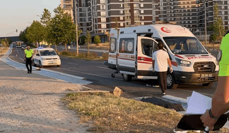 Uyarı levhasına çarpan 14 yaşındaki Azra hayatını kaybetti