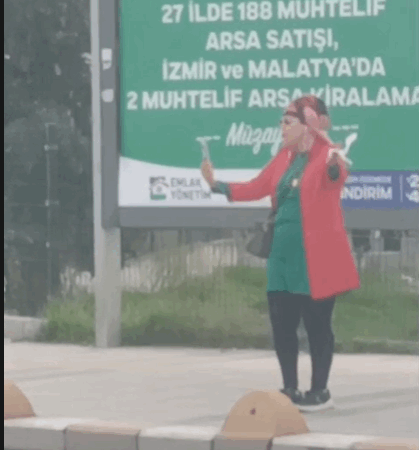 ‘TikTok Kraliçesi’ İş Başında! Yolu Stüdyoya Çevirdi