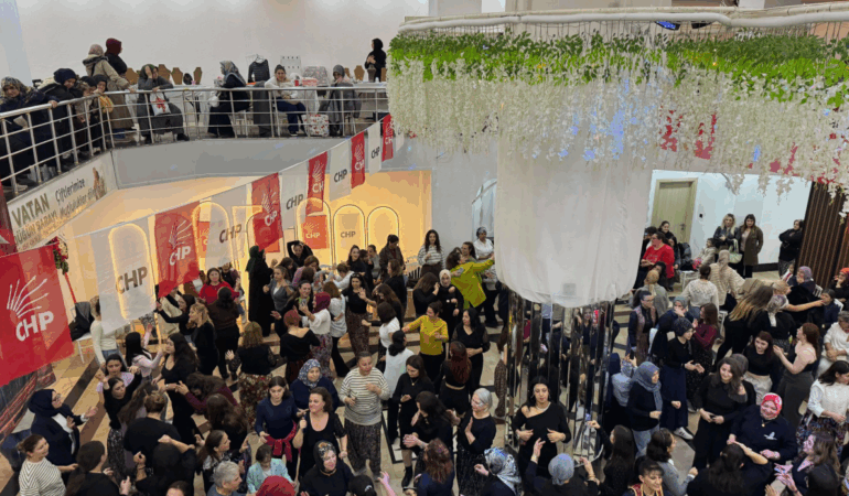 Kapaklı’da Dünya Kadın Hakları Günü Coşkusu: 2.000 Kadın Eşitlik ve Özgürlük Vurgusu Yaptı