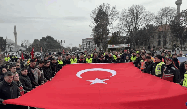 Tekirdağ’da “Bayrağa Saygı Sürüşü”: 300 Motosikletli Türk Bayrağıyla Yola Çıktı