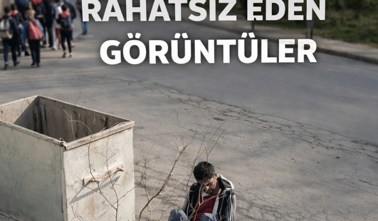 ÇOCUKLARIN GEÇTİĞİ SOKAKTA SKANDAL GÖRÜNTÜ
