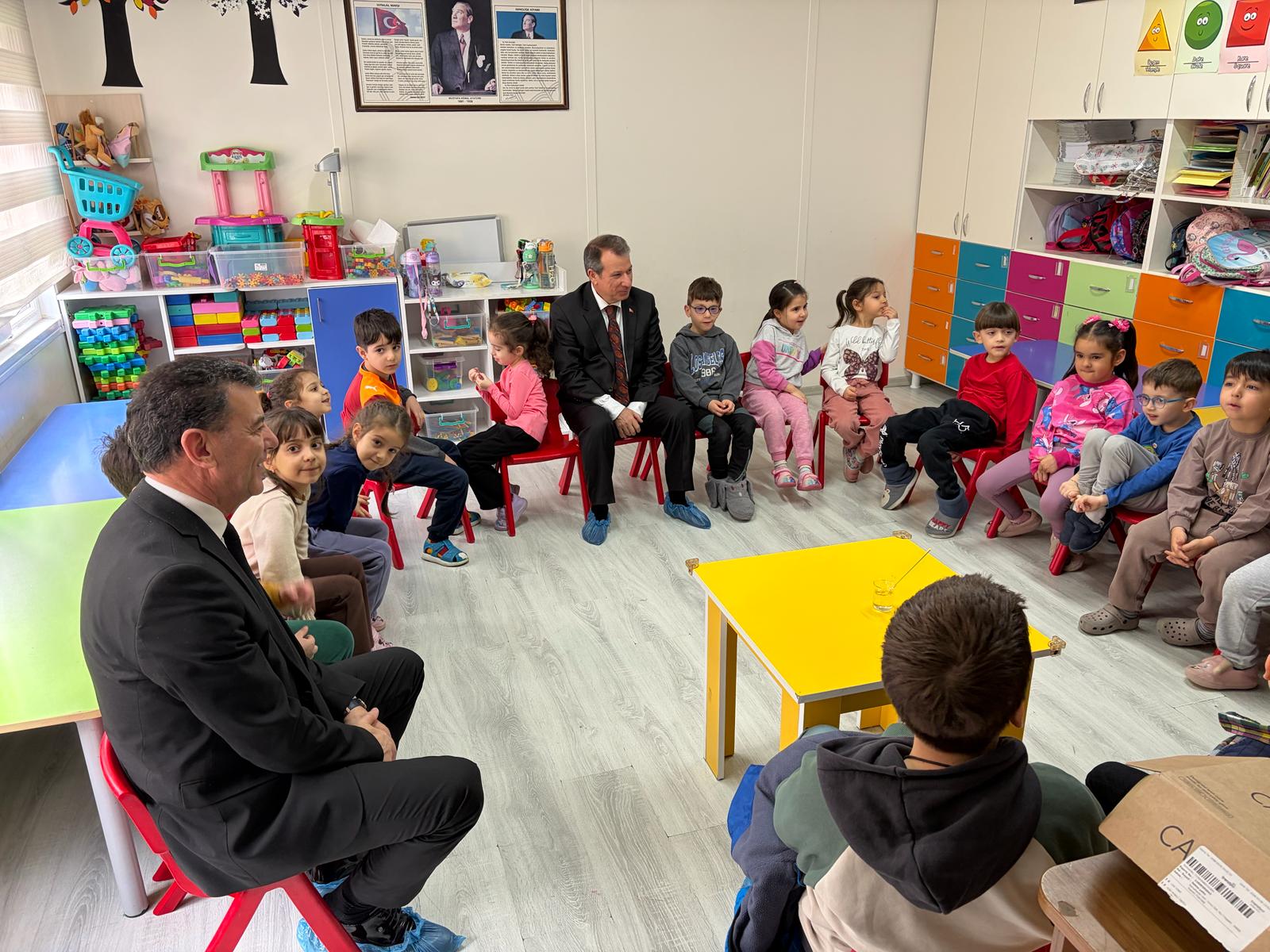 Kaymakam Gürdal’dan Anaokulu Öğrencilerine Oyuncak Sürprizi