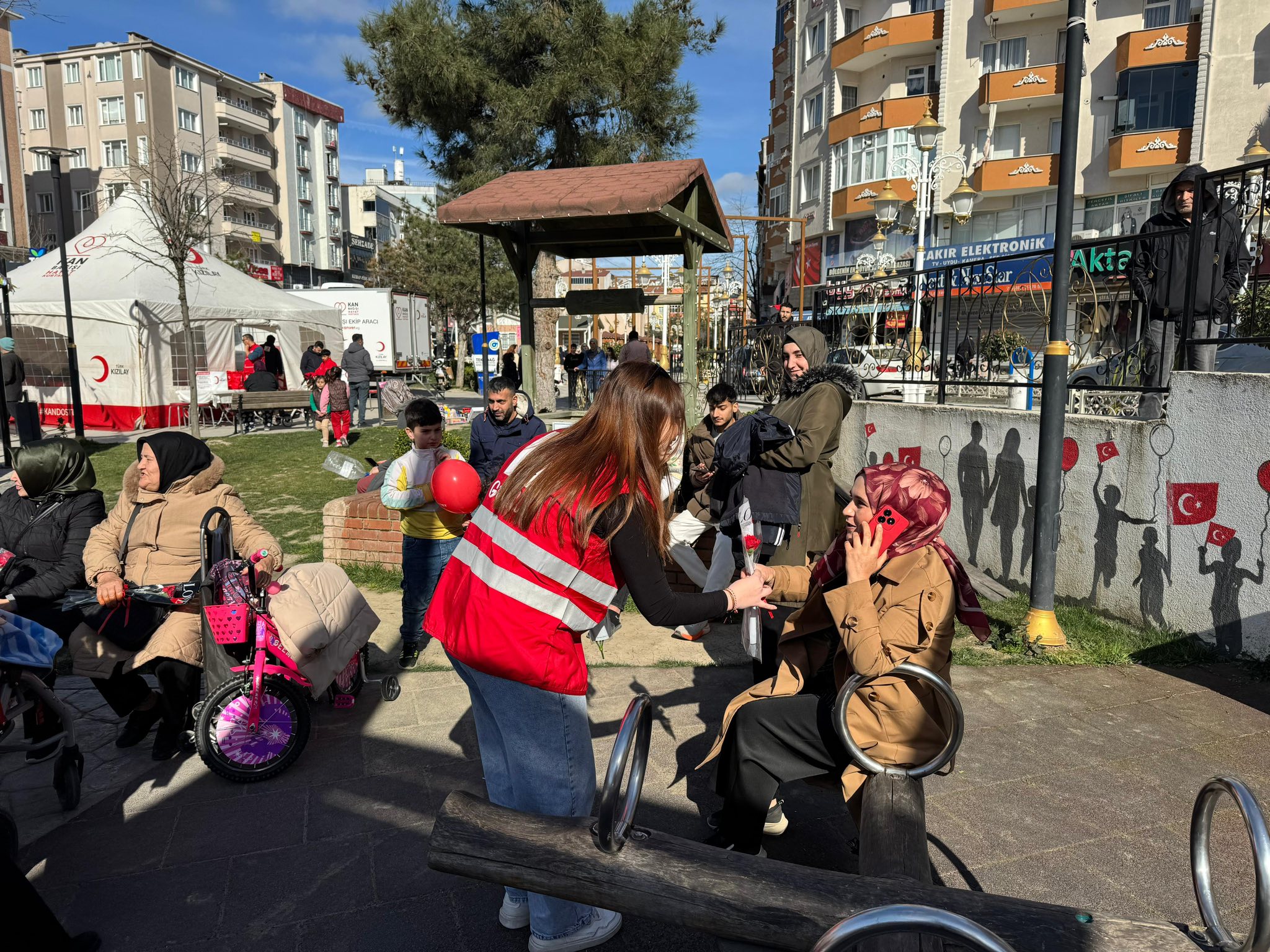 Kapaklı Kızılay’dan Kapaklı’da Kadınlara 8 Mart Sürprizi