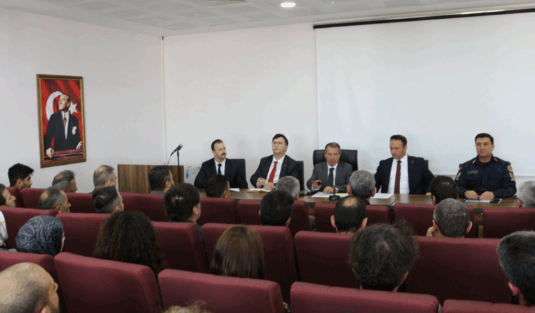 KAYMAKAM GÜRDAL BAŞKANLIĞINDA OKUL GÜVENLİĞİ TOPLANTISI GERÇEKLEŞTİRİLDİ