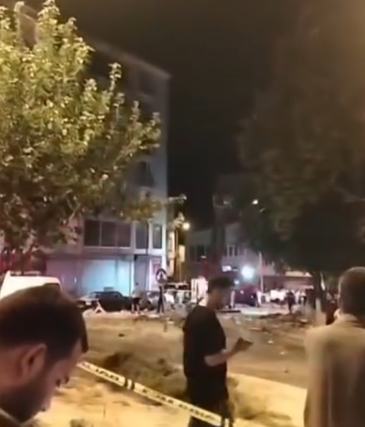 Çorlu’da doğalgaz patlaması mahallede can pazarı yarattı: 2 Kişi hayatını kaybetti, 3 kişiyi kurtarma çalışmaları sürüyor.