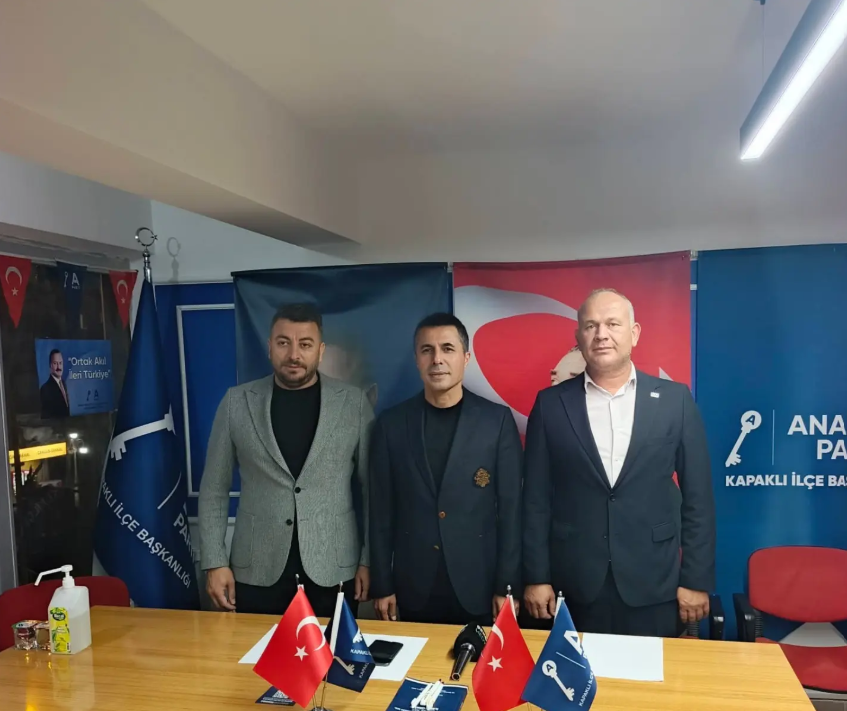 Anahtar Parti Kapaklı Teşkilatında Bayrak Değişimi